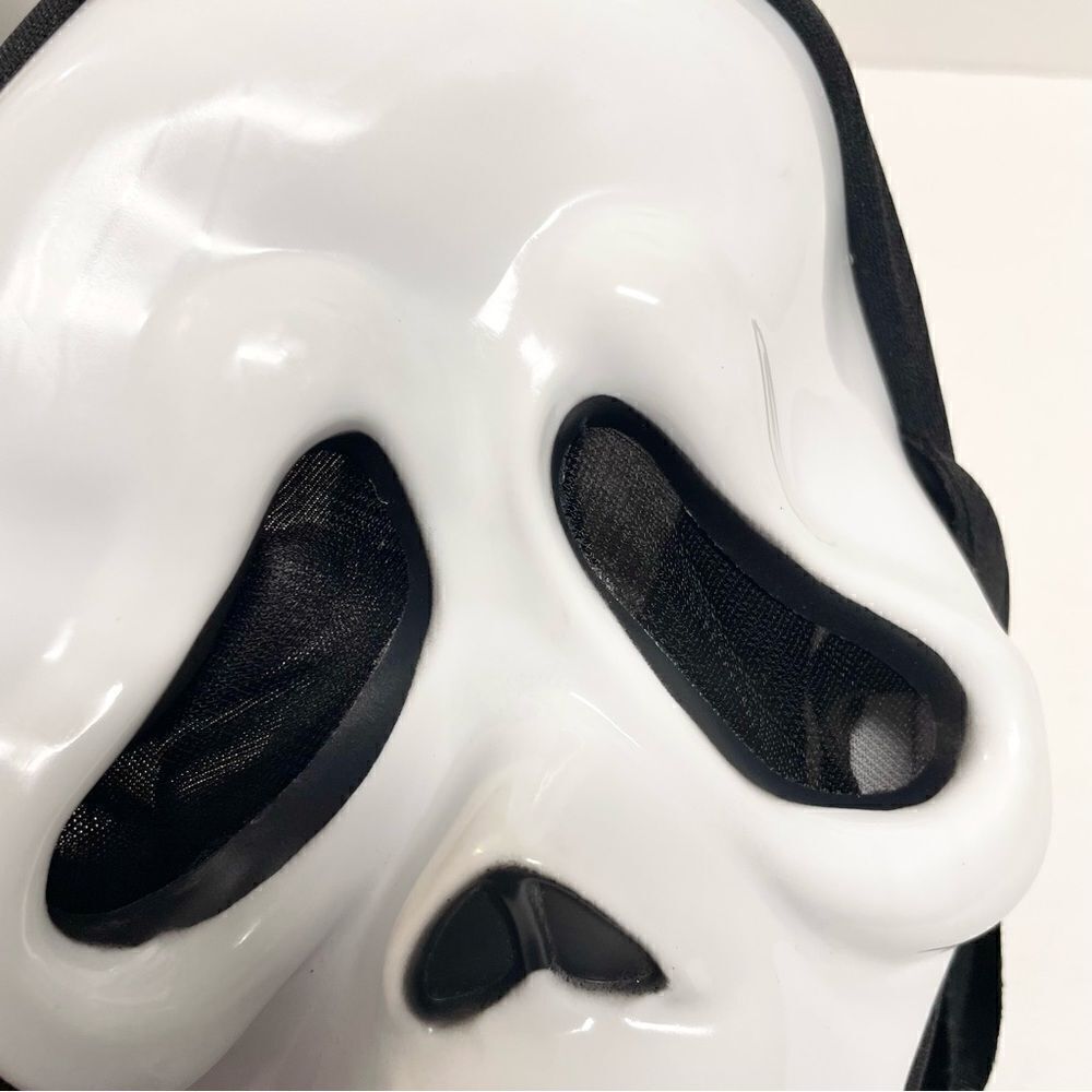 Easter Unlimited Fun World Ghostface Scream Mask - Picture 5 of 9